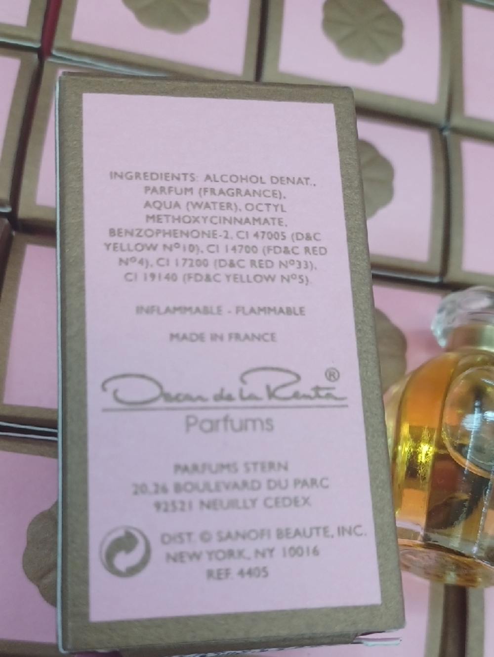So De La Renta - 35 Bottles Mini .13 - Picture 4 of 6